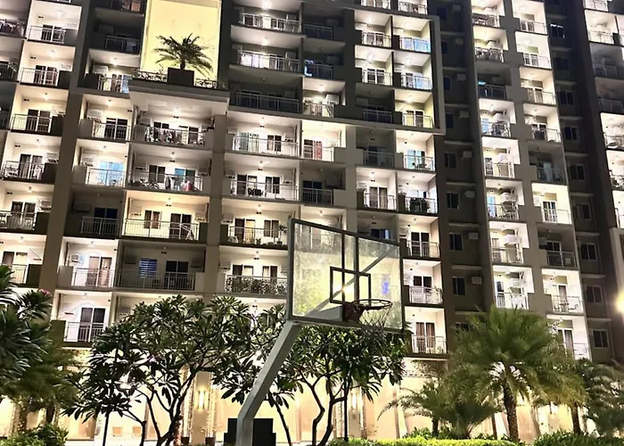 Apartahotel The Celandine Residences With Cities Skylines View